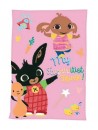 Dětská hřejivá flísová deka s obrázkem zajíčka Binga a jeho kamarádů Flop a Sula. Je vyrobena z velmi příjemného a měkkého materiálu. Kvalitní materiál zaručí stálost barvy i po mnoha vyprání. Rozměr 100 x 140 cm.